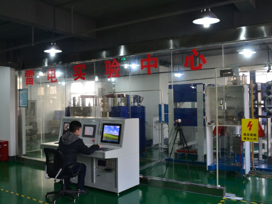 如何檢測防雷器瞬間放電電流？